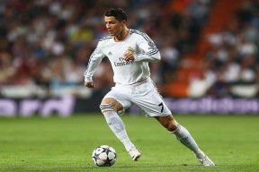 FIFA世界杯2026-跨界对决激战70分钟！Uzi塔图姆联手挺进下一轮，胜负仍扑朔迷离